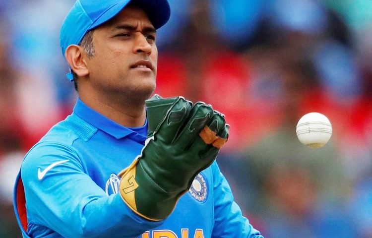 Mahendra Singh dhoni announces retirement from international cricket