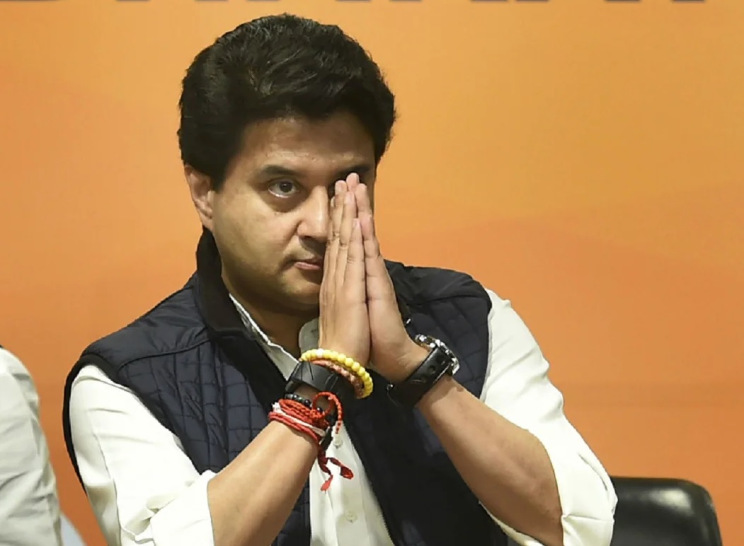 jyotiraditya Scindia attacked on congress said congress playing game in corona vaccination